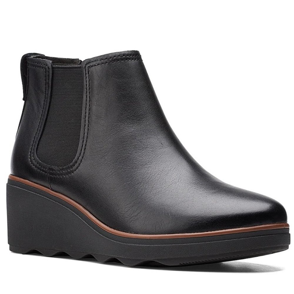 Clarks MAZY WEDGE CHELSEA BOOTIE, size 6M, Black